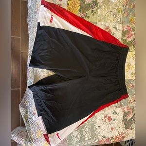 Nike Lebron Dry fit athletic shorts! Like NEW!!